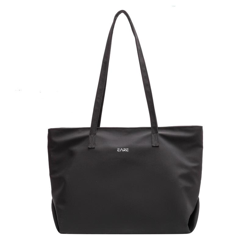 Bold East/West shopping bag in grained leather Noir | Mens Totes