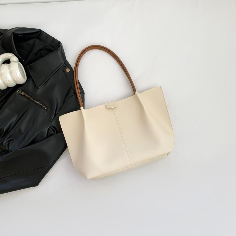 Maxi tote in smooth leather Black | Womens Paniers And Totes