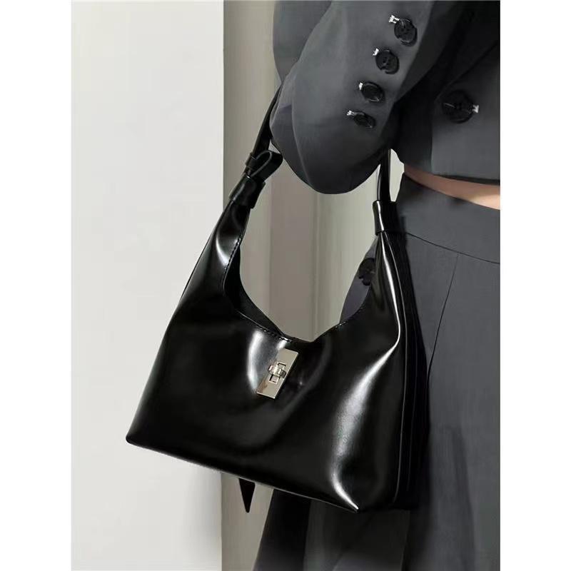 TANGER in leather Black | Womens Shoulder Bags